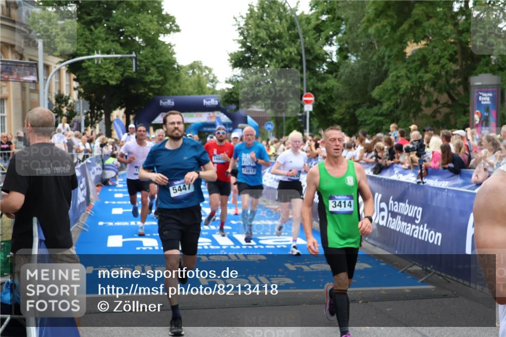 29.06.2025 - hella hamburg halbmarathon Zöllner http://msf.ph/oto/8213418 29.06.2025 10:50:39 Ziel 1399, 1750, 3414, 4346, 5447, 6282, 6662, 7397, 7583, 7786, 8576, 9057, 11214, 13808, 13812, 13875, 15519, 15803, 16291, 16806, 17179, 17247, 18006, 18413 meine-sportfotos.de