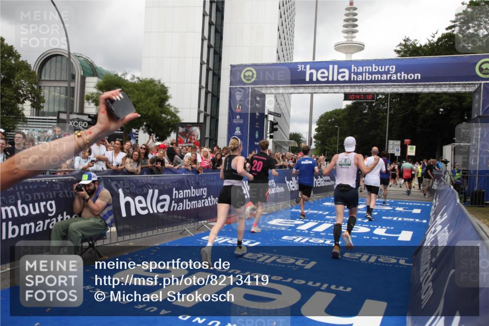 29.06.2025 - hella hamburg halbmarathon Michael Strokosch http://msf.ph/oto/8213419 29.06.2025 10:47:17 Ziel 2623, 4093, 6134, 6373, 6716, 7480, 7908, 10208, 10211, 13007, 13672, 15684, 16286, 17718, 17915, 18856 meine-sportfotos.de