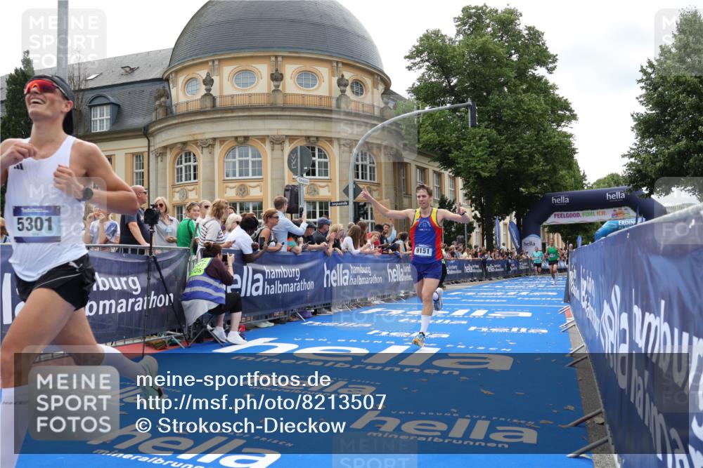 29.06.2025 - hella hamburg halbmarathon Strokosch-Dieckow http://msf.ph/oto/8213507 29.06.2025 10:23:45 Ziel 5301, 6699, 7963, 9151, 9447, 10780, 12360 meine-sportfotos.de