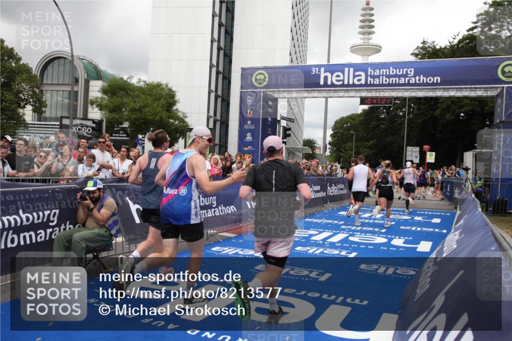 29.06.2025 - hella hamburg halbmarathon Michael Strokosch http://msf.ph/oto/8213577 29.06.2025 10:47:20 Ziel 2623, 5024, 6134, 6168, 6203, 6373, 6716, 7480, 10208, 10211, 11518, 13672, 14722, 16286, 17718, 17915, 18856 meine-sportfotos.de