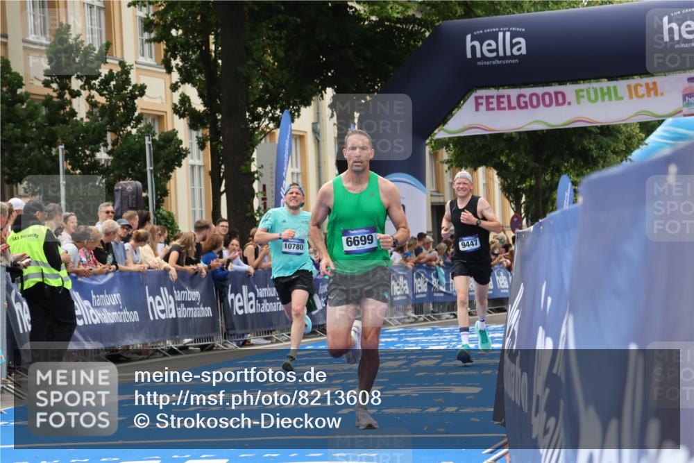 29.06.2025 - hella hamburg halbmarathon Strokosch-Dieckow http://msf.ph/oto/8213608 29.06.2025 10:23:48 Ziel 5301, 6699, 7963, 9151, 9447, 10780, 11194, 12360 meine-sportfotos.de