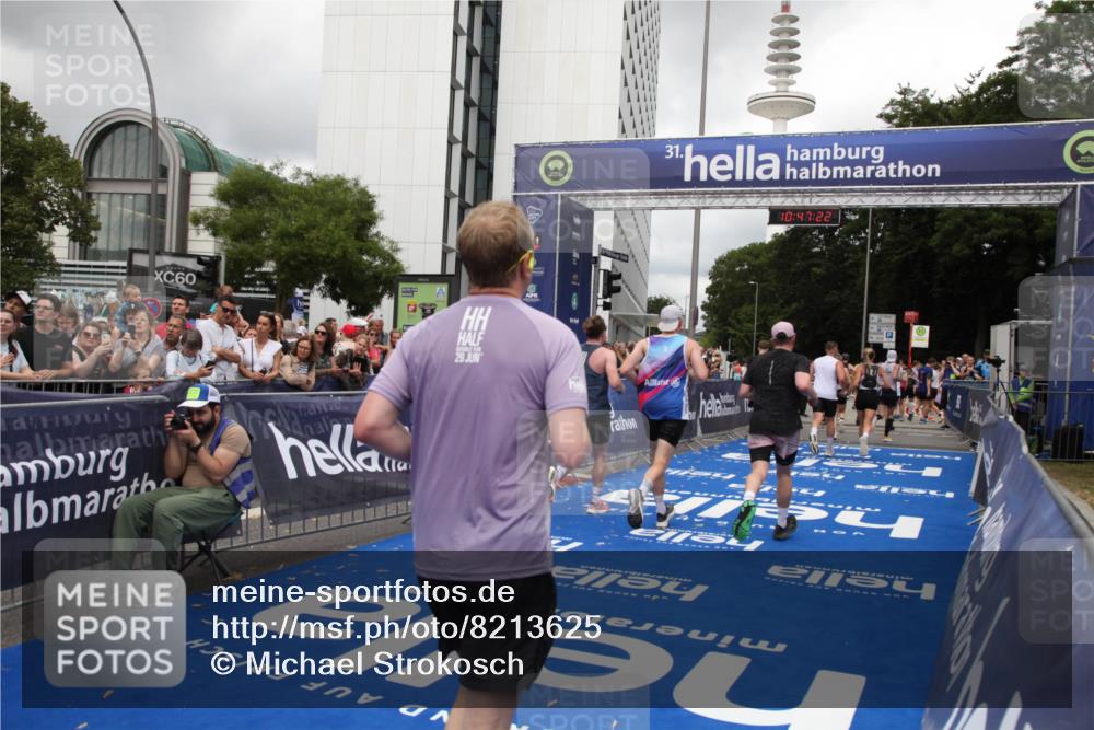 29.06.2025 - hella hamburg halbmarathon Michael Strokosch http://msf.ph/oto/8213625 29.06.2025 10:47:21 Ziel 2623, 2864, 5024, 6134, 6168, 6203, 6716, 7480, 10208, 10211, 11518, 13672, 13782, 14722, 15611, 16286, 17718, 17915, 18856 meine-sportfotos.de