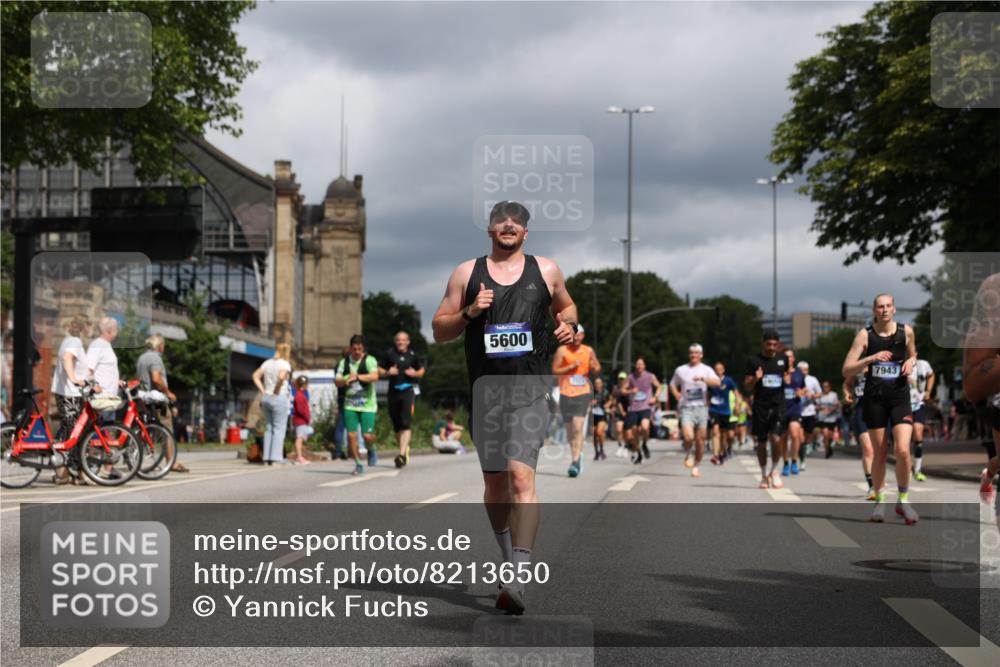 29.06.2025 - hella hamburg halbmarathon Yannick Fuchs http://msf.ph/oto/8213650 29.06.2025 10:45:27 20KM 1335, 1366, 2411, 2636, 2718, 2823, 2946, 4033, 4297, 4404, 4839, 4967, 5087, 5336, 5600, 5820, 7224, 7943, 8508, 8930, 8989, 9214, 9476, 9739, 9793, 9959, 10057, 10508, 10603, 10667, 10691, 10868, 11124, 11512, 11625, 11733, 12450, 13073, 13403, 13707, 13799, 14012, 14248, 14458, 14994, 15426, 15480, 15496, 15871, 15899, 16666, 16907, 17131, 17530, 18820, 19007, 19020, 19053 meine-sportfotos.de