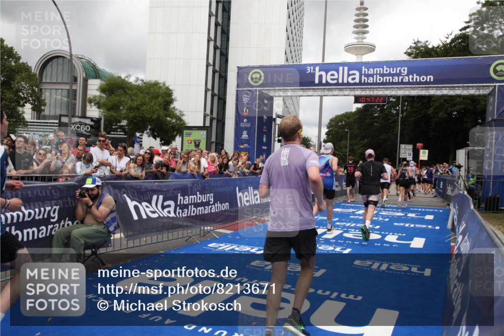 29.06.2025 - hella hamburg halbmarathon Michael Strokosch http://msf.ph/oto/8213671 29.06.2025 10:47:21 Ziel 2623, 2864, 5024, 6134, 6168, 6203, 6716, 7480, 10208, 10211, 11518, 13672, 13782, 14722, 15611, 16286, 17718, 17915, 18856 meine-sportfotos.de