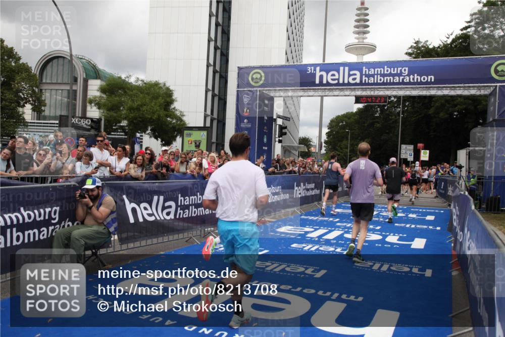 29.06.2025 - hella hamburg halbmarathon Michael Strokosch http://msf.ph/oto/8213708 29.06.2025 10:47:22 Ziel 2864, 5024, 6134, 6168, 6203, 6716, 7480, 10208, 10211, 11518, 13672, 13782, 14722, 15611, 16089, 16286, 17915, 18856 meine-sportfotos.de