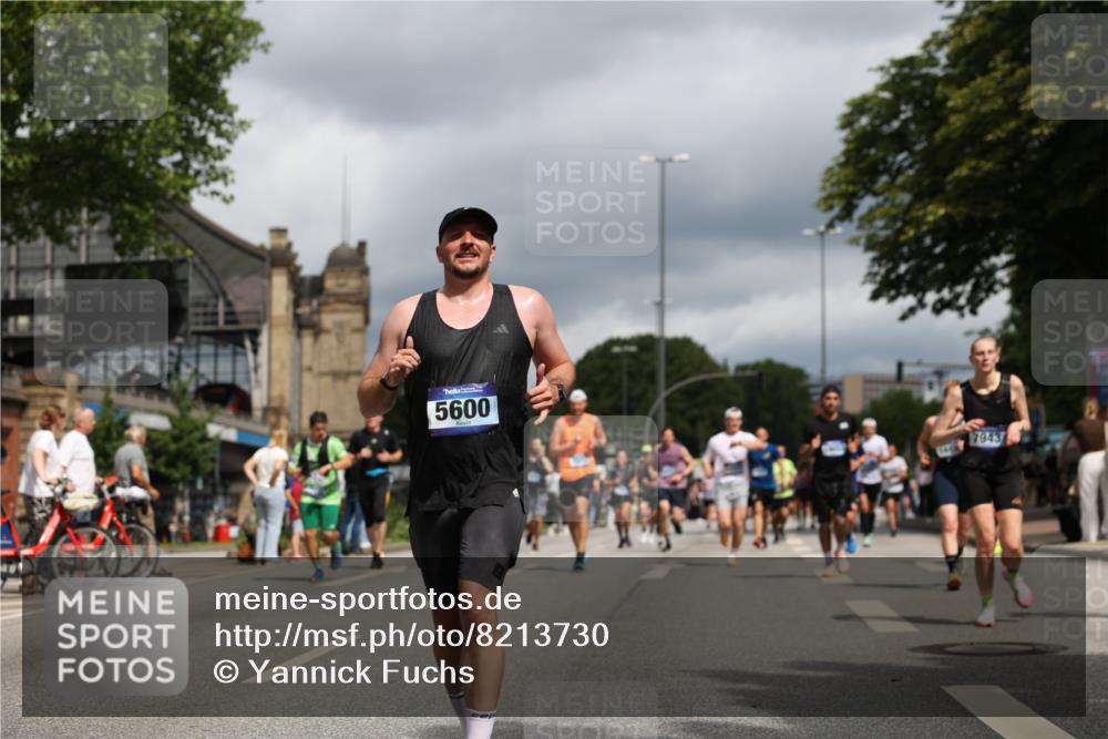 29.06.2025 - hella hamburg halbmarathon Yannick Fuchs http://msf.ph/oto/8213730 29.06.2025 10:45:27 20KM 1335, 1366, 2411, 2636, 2718, 2823, 2946, 4033, 4297, 4404, 4839, 4967, 5087, 5336, 5600, 5820, 7224, 7943, 8508, 8930, 8989, 9214, 9476, 9739, 9793, 9959, 10057, 10508, 10603, 10667, 10691, 10868, 11124, 11512, 11625, 11733, 12450, 13073, 13403, 13707, 13799, 14012, 14248, 14458, 14994, 15426, 15480, 15496, 15871, 15899, 16666, 16907, 17131, 17530, 18820, 19007, 19020, 19053 meine-sportfotos.de