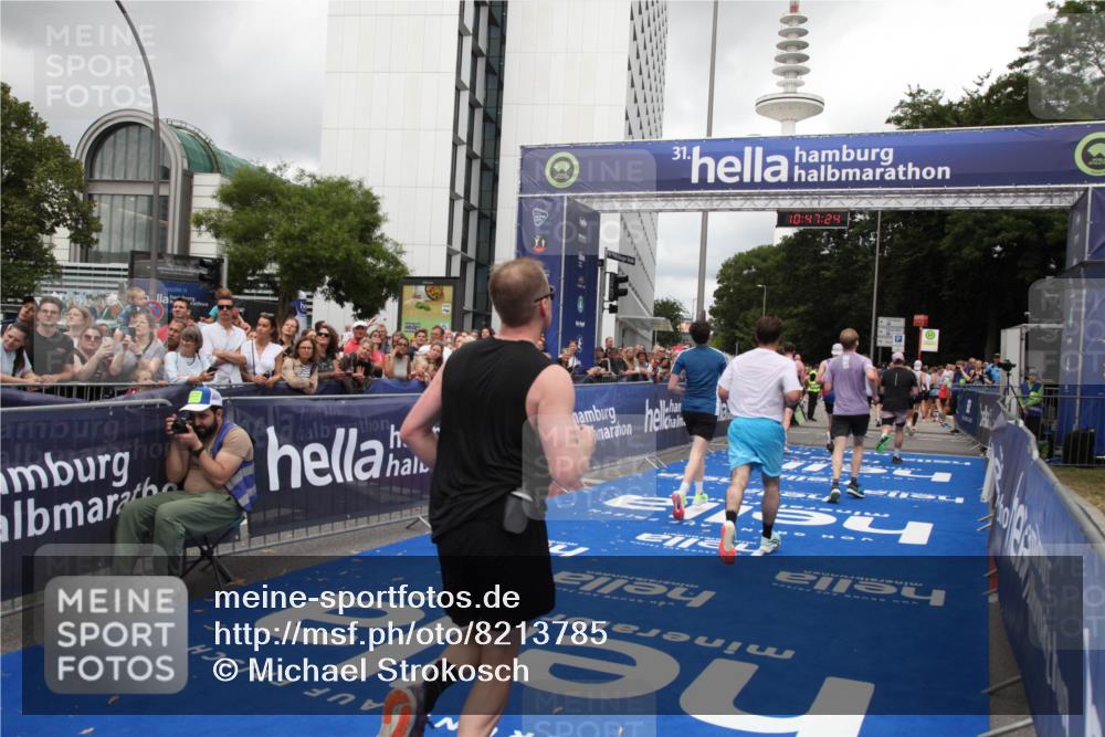 29.06.2025 - hella hamburg halbmarathon Michael Strokosch http://msf.ph/oto/8213785 29.06.2025 10:47:23 Ziel 2864, 5024, 6134, 6168, 6203, 10208, 10211, 11491, 11518, 13672, 13782, 14722, 15611, 16089, 16286, 18856 meine-sportfotos.de