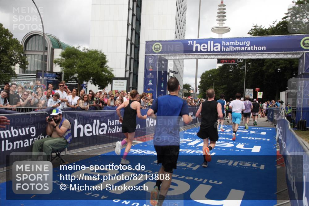 29.06.2025 - hella hamburg halbmarathon Michael Strokosch http://msf.ph/oto/8213808 29.06.2025 10:47:24 Ziel 2274, 2864, 5024, 6134, 6168, 6203, 10423, 11077, 11491, 11518, 13672, 13782, 14722, 15611, 16089, 16286, 18856 meine-sportfotos.de