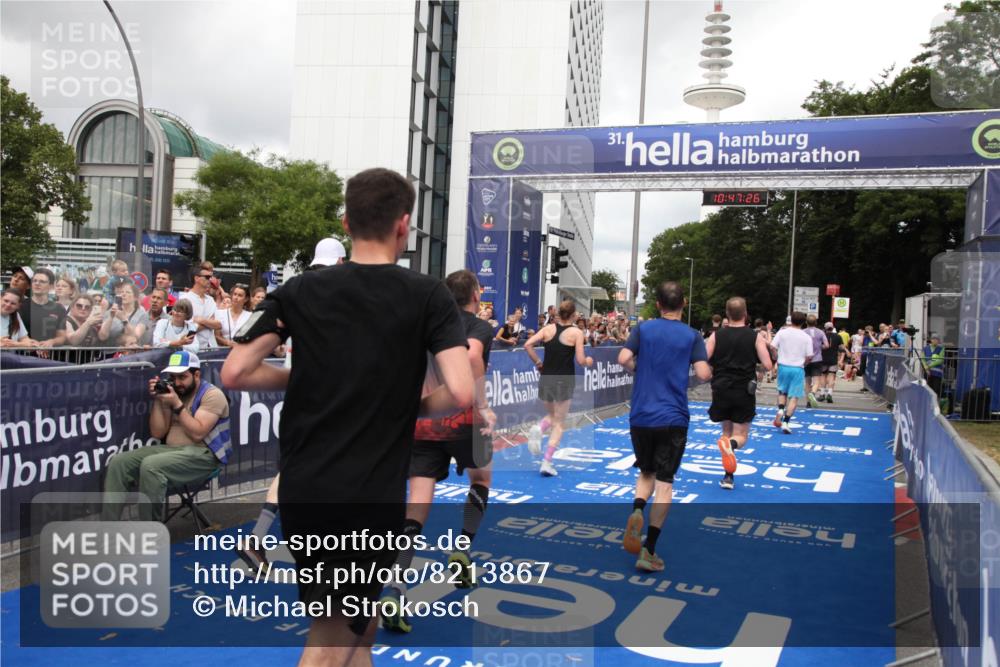 29.06.2025 - hella hamburg halbmarathon Michael Strokosch http://msf.ph/oto/8213867 29.06.2025 10:47:25 Ziel 2274, 2864, 5024, 6134, 6168, 6203, 8693, 10423, 11077, 11491, 11518, 13672, 13782, 14722, 15611, 16089, 16286, 16819, 18856, 18974 meine-sportfotos.de