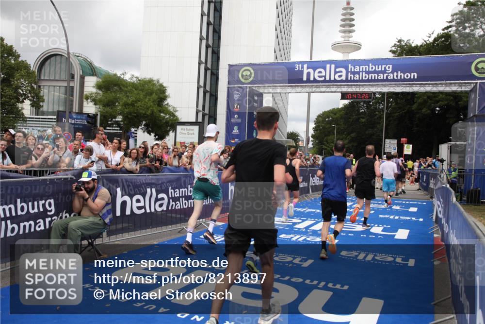 29.06.2025 - hella hamburg halbmarathon Michael Strokosch http://msf.ph/oto/8213897 29.06.2025 10:47:25 Ziel 2274, 2864, 5024, 6134, 6168, 6203, 8693, 10423, 11077, 11491, 11518, 13672, 13782, 14722, 15611, 16089, 16286, 16819, 18856, 18974 meine-sportfotos.de