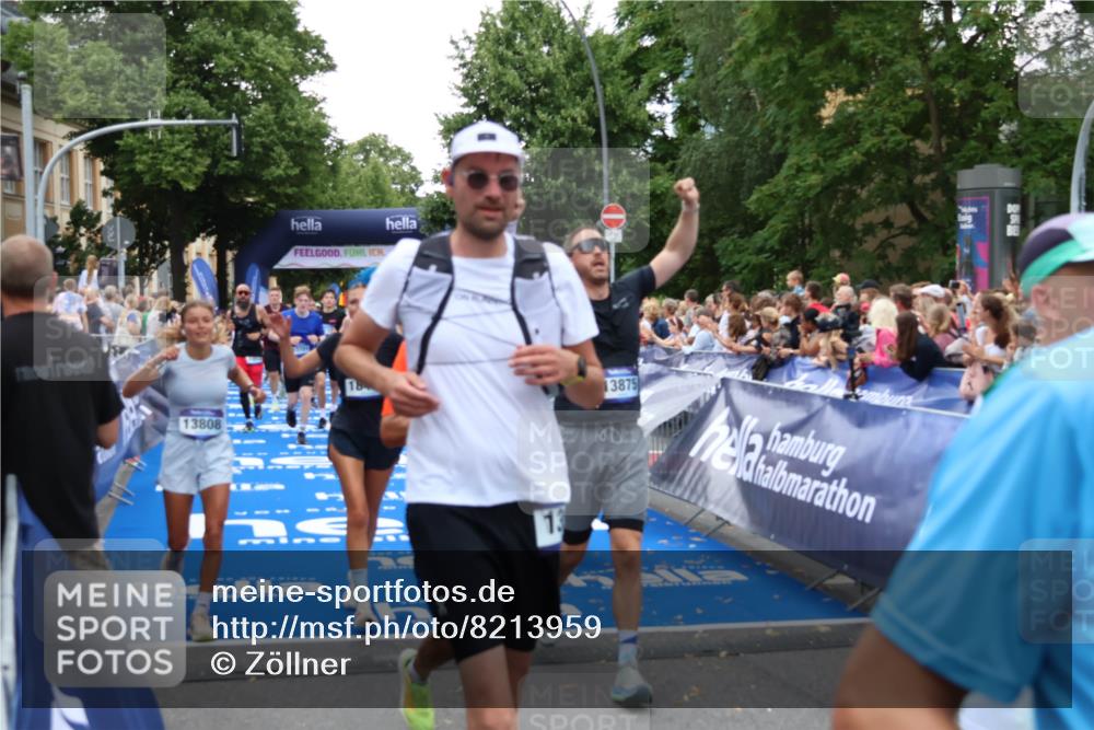29.06.2025 - hella hamburg halbmarathon Zöllner http://msf.ph/oto/8213959 29.06.2025 10:50:46 Ziel 2234, 2788, 5115, 6662, 6712, 7134, 7583, 7952, 8657, 11356, 13701, 13808, 13875, 15426, 15720, 16291, 17129, 17908, 18229, 18370, 18413, 18820 meine-sportfotos.de