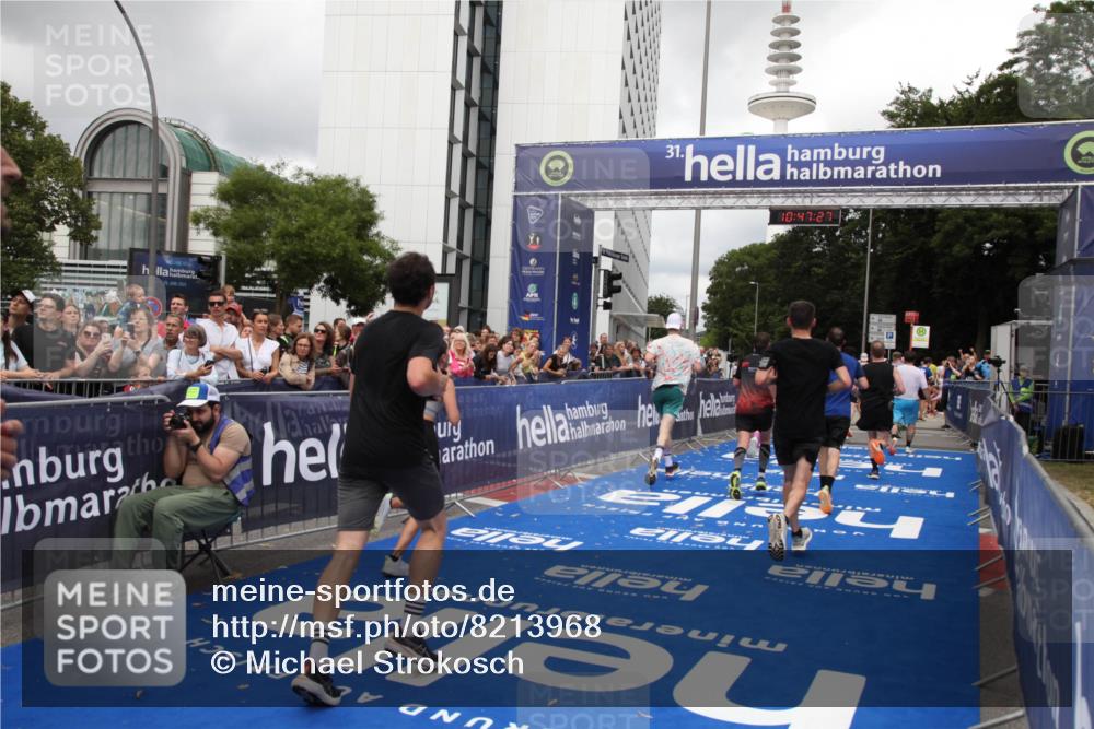 29.06.2025 - hella hamburg halbmarathon Michael Strokosch http://msf.ph/oto/8213968 29.06.2025 10:47:26 Ziel 51, 2274, 2864, 5024, 5650, 6168, 6203, 8693, 10423, 11077, 11491, 11518, 13782, 14722, 15350, 15611, 16089, 16286, 16819, 18974 meine-sportfotos.de