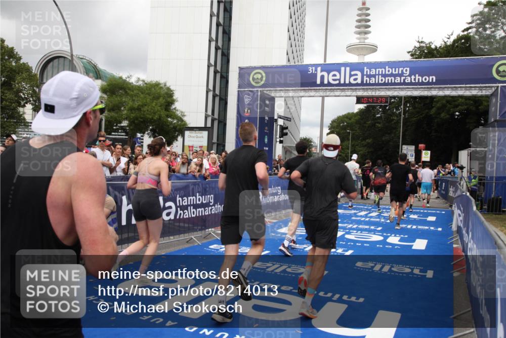 29.06.2025 - hella hamburg halbmarathon Michael Strokosch http://msf.ph/oto/8214013 29.06.2025 10:47:27 Ziel 51, 1012, 2274, 2839, 2864, 2869, 5024, 5650, 6168, 6203, 8693, 9305, 10423, 11077, 11491, 11518, 13782, 14722, 15350, 15611, 15923, 16089, 16819, 18758, 18974 meine-sportfotos.de
