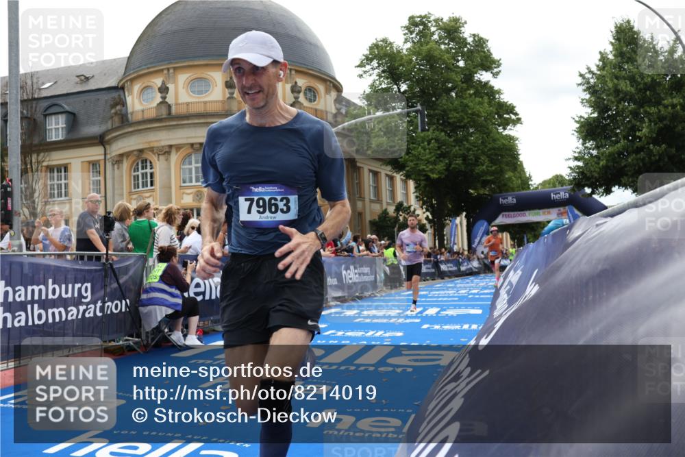 29.06.2025 - hella hamburg halbmarathon Strokosch-Dieckow http://msf.ph/oto/8214019 29.06.2025 10:23:58 Ziel 7963, 10234, 11194, 12360, 13440, 14753 meine-sportfotos.de