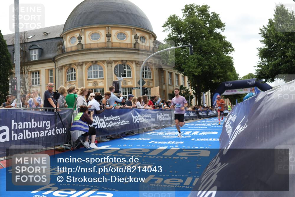 29.06.2025 - hella hamburg halbmarathon Strokosch-Dieckow http://msf.ph/oto/8214043 29.06.2025 10:23:58 Ziel 7963, 10234, 11194, 12360, 13440, 14753 meine-sportfotos.de