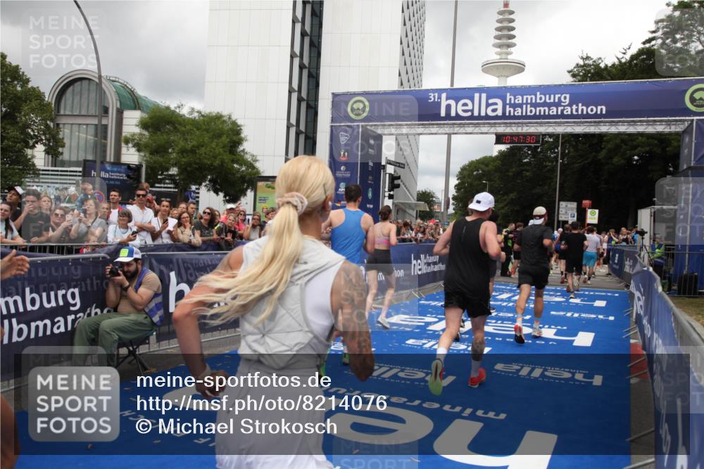 29.06.2025 - hella hamburg halbmarathon Michael Strokosch http://msf.ph/oto/8214076 29.06.2025 10:47:29 Ziel 51, 1012, 2274, 2839, 2864, 2869, 3304, 5024, 5532, 5650, 8693, 8852, 9305, 10423, 11077, 11491, 11518, 13782, 14722, 15350, 15611, 15923, 16089, 16819, 17846, 18758, 18974 meine-sportfotos.de