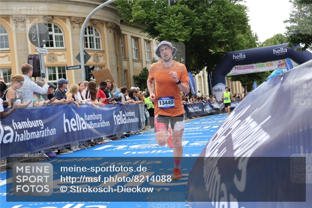 29.06.2025 - hella hamburg halbmarathon Strokosch-Dieckow http://msf.ph/oto/8214088 29.06.2025 10:24:00 Ziel 9269, 10234, 11194, 13440, 14753, 17614, 19041 meine-sportfotos.de