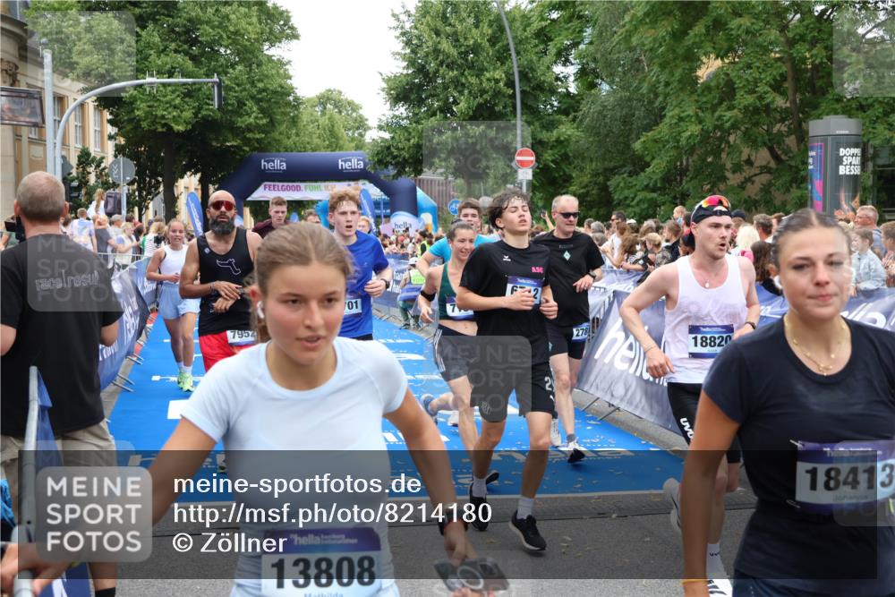 29.06.2025 - hella hamburg halbmarathon Zöllner http://msf.ph/oto/8214180 29.06.2025 10:50:49 Ziel 2234, 2788, 5115, 6712, 7134, 7952, 8657, 10750, 11356, 13701, 15426, 15720, 17129, 17908, 18182, 18229, 18370, 18820 meine-sportfotos.de