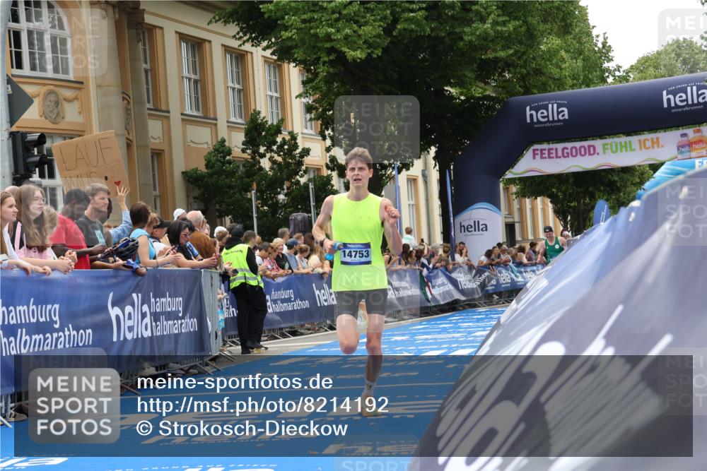 29.06.2025 - hella hamburg halbmarathon Strokosch-Dieckow http://msf.ph/oto/8214192 29.06.2025 10:24:03 Ziel 9269, 10234, 13440, 14753, 17614, 18569, 19041 meine-sportfotos.de