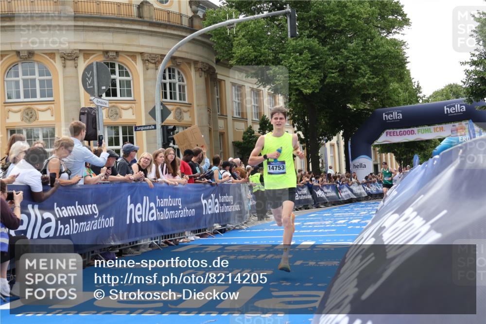 29.06.2025 - hella hamburg halbmarathon Strokosch-Dieckow http://msf.ph/oto/8214205 29.06.2025 10:24:04 Ziel 7331, 9269, 10234, 14753, 17614, 18569, 19041 meine-sportfotos.de