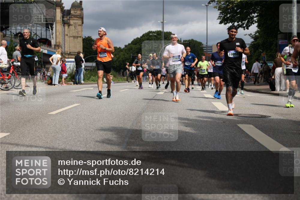 29.06.2025 - hella hamburg halbmarathon Yannick Fuchs http://msf.ph/oto/8214214 29.06.2025 10:45:30 20KM 1335, 1366, 2636, 2718, 2823, 2946, 4033, 4297, 4404, 4839, 4967, 5087, 5336, 5600, 5820, 6776, 7224, 7943, 8508, 8856, 8930, 8989, 9074, 9214, 9476, 9656, 9739, 9793, 9869, 9959, 10057, 10508, 10603, 10667, 10691, 10868, 11124, 11625, 11733, 12450, 13073, 13403, 13707, 13726, 13799, 14012, 14248, 14458, 14994, 15426, 15480, 15496, 15871, 15899, 16666, 16907, 17131, 17530, 17682, 17962, 18820, 19020, 19053 meine-sportfotos.de