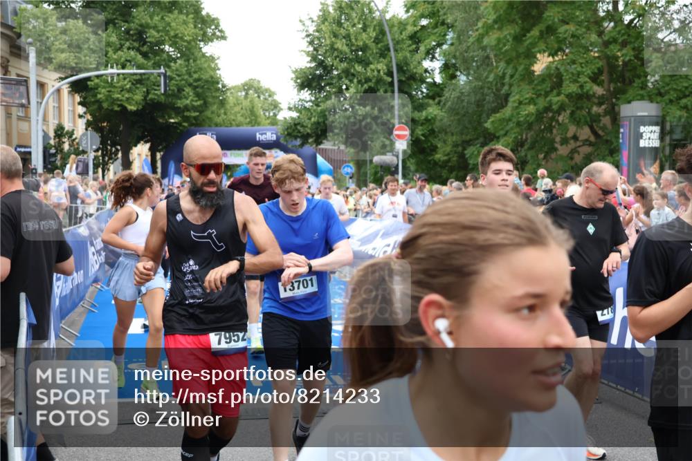 29.06.2025 - hella hamburg halbmarathon Zöllner http://msf.ph/oto/8214233 29.06.2025 10:50:51 Ziel 2234, 2788, 3947, 4839, 5018, 5115, 7052, 8657, 10750, 15426, 15720, 17129, 17908, 18182, 18229, 18370 meine-sportfotos.de