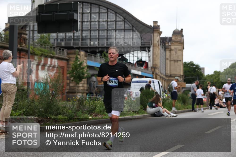 29.06.2025 - hella hamburg halbmarathon Yannick Fuchs http://msf.ph/oto/8214259 29.06.2025 11:03:28 20KM 1745, 2852, 5762, 7741, 8217, 8755, 9781, 10343, 10709, 11025, 11088, 11271, 11873, 12521, 12912, 14384, 14404, 15012, 15307, 15834, 16723, 16824, 16826, 17113, 17708, 17746, 17988, 18042, 18910 meine-sportfotos.de