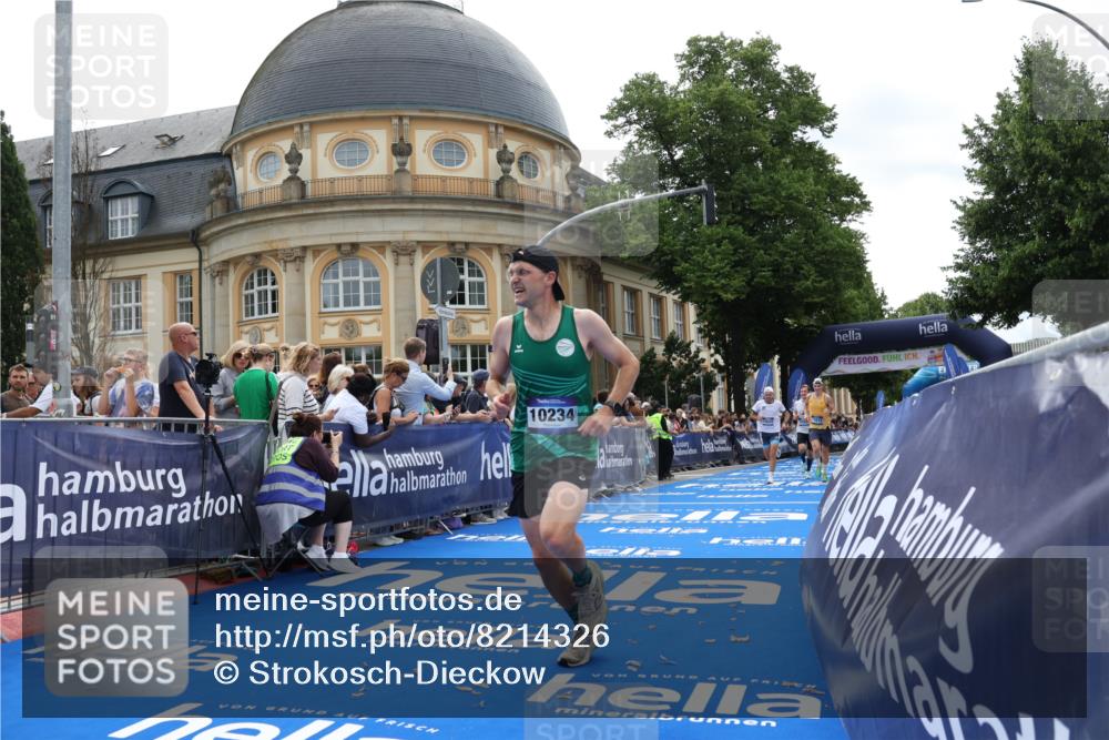29.06.2025 - hella hamburg halbmarathon Strokosch-Dieckow http://msf.ph/oto/8214326 29.06.2025 10:24:08 Ziel 5612, 6816, 7331, 9269, 10234, 17614, 18569, 19041 meine-sportfotos.de