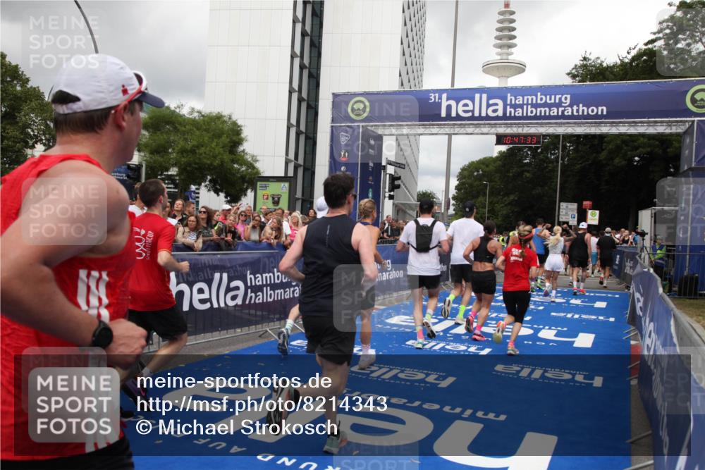 29.06.2025 - hella hamburg halbmarathon Michael Strokosch http://msf.ph/oto/8214343 29.06.2025 10:47:32 Ziel 51, 1012, 1592, 2274, 2839, 2869, 2953, 3304, 5532, 5650, 8234, 8693, 8852, 9305, 10423, 11021, 11077, 11491, 12870, 13223, 13303, 15350, 15479, 15923, 16819, 17846, 17905, 18758, 18974 meine-sportfotos.de