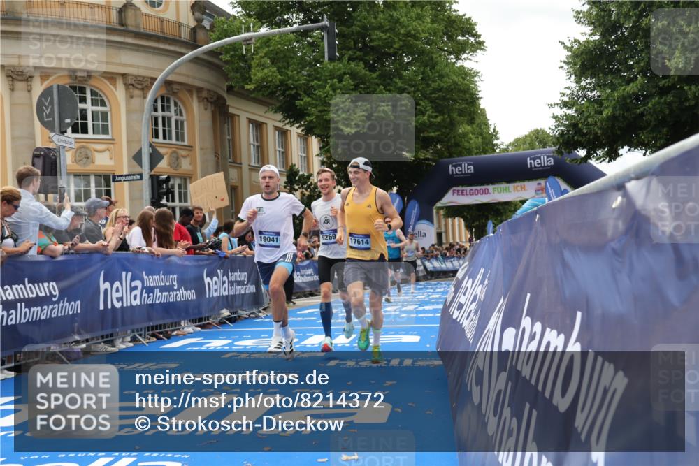 29.06.2025 - hella hamburg halbmarathon Strokosch-Dieckow http://msf.ph/oto/8214372 29.06.2025 10:24:10 Ziel 5612, 6816, 7331, 9269, 10234, 17614, 18569, 19041 meine-sportfotos.de