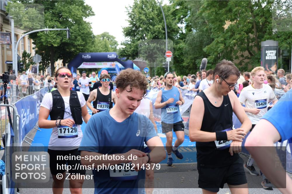 29.06.2025 - hella hamburg halbmarathon Zöllner http://msf.ph/oto/8214379 29.06.2025 10:50:54 Ziel 1466, 3654, 3947, 4839, 5018, 5115, 7052, 8205, 8657, 10750, 11551, 15395, 15426, 15643, 15720, 17129, 18182, 18370 meine-sportfotos.de