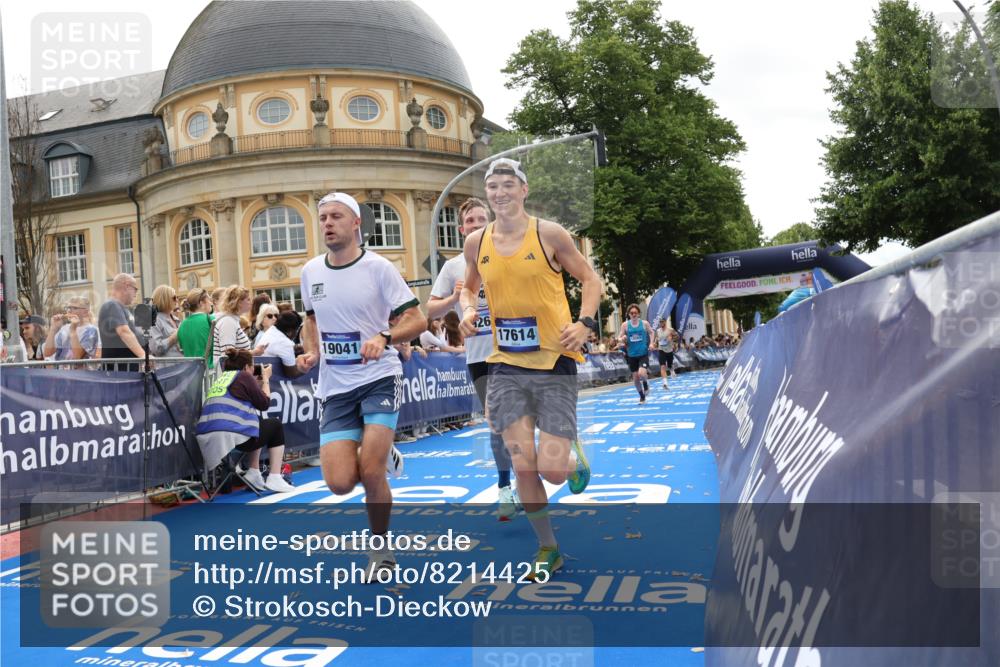 29.06.2025 - hella hamburg halbmarathon Strokosch-Dieckow http://msf.ph/oto/8214425 29.06.2025 10:24:11 Ziel 5612, 6816, 7331, 9269, 10234, 17614, 18569, 19041 meine-sportfotos.de