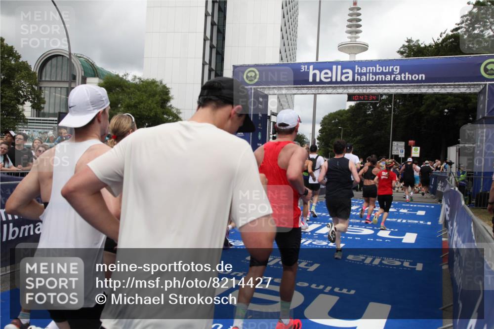 29.06.2025 - hella hamburg halbmarathon Michael Strokosch http://msf.ph/oto/8214427 29.06.2025 10:47:33 Ziel 51, 1012, 1070, 1592, 2274, 2839, 2869, 2953, 3304, 5532, 5650, 8023, 8234, 8693, 8852, 9305, 10423, 11021, 11077, 12870, 13223, 13303, 15350, 15479, 15923, 16819, 17846, 17905, 18758, 18974 meine-sportfotos.de