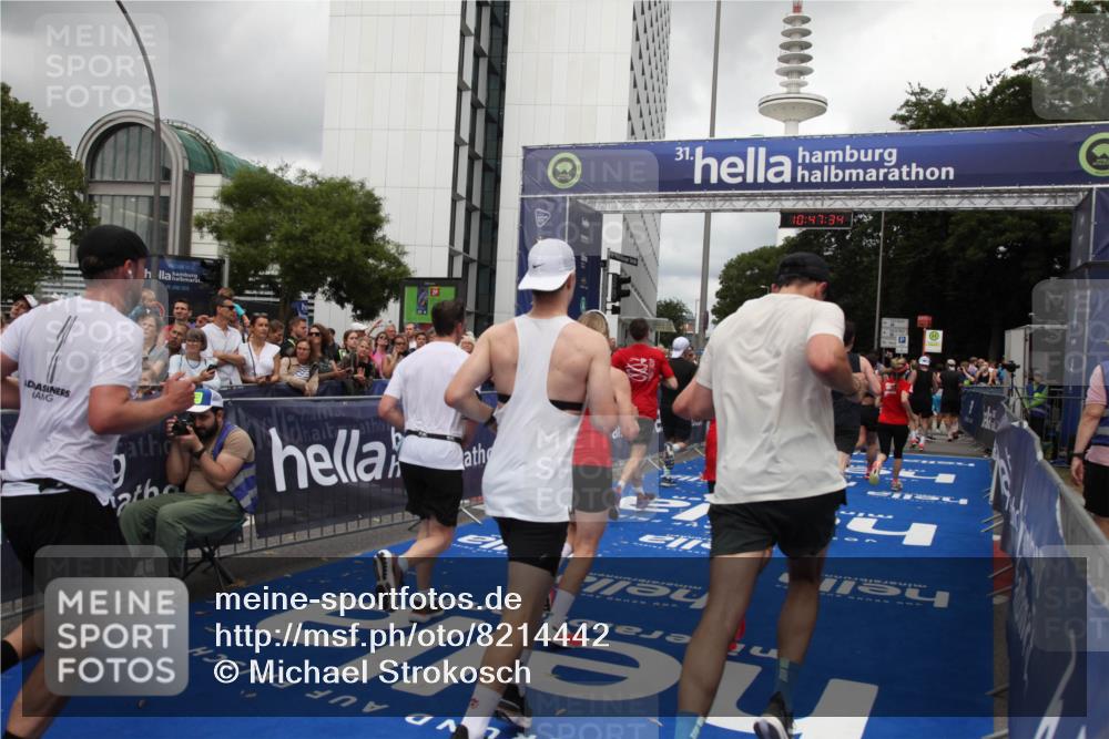 29.06.2025 - hella hamburg halbmarathon Michael Strokosch http://msf.ph/oto/8214442 29.06.2025 10:47:33 Ziel 51, 1012, 1070, 1592, 2274, 2839, 2869, 2953, 3304, 5532, 5650, 8023, 8234, 8693, 8852, 9305, 10423, 11021, 11077, 12870, 13223, 13303, 15350, 15479, 15923, 16819, 17846, 17905, 18758, 18974 meine-sportfotos.de