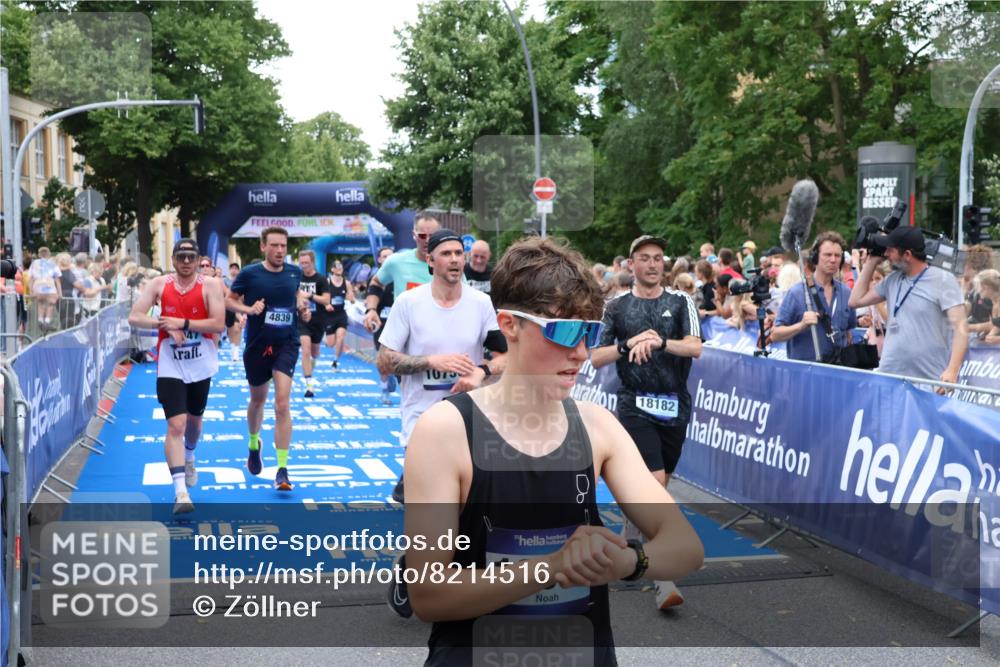29.06.2025 - hella hamburg halbmarathon Zöllner http://msf.ph/oto/8214516 29.06.2025 10:50:58 Ziel 1466, 2207, 3654, 3947, 4839, 5018, 7052, 7369, 8205, 8572, 10215, 10750, 11551, 12778, 13687, 15362, 15395, 15643, 16285, 18182 meine-sportfotos.de