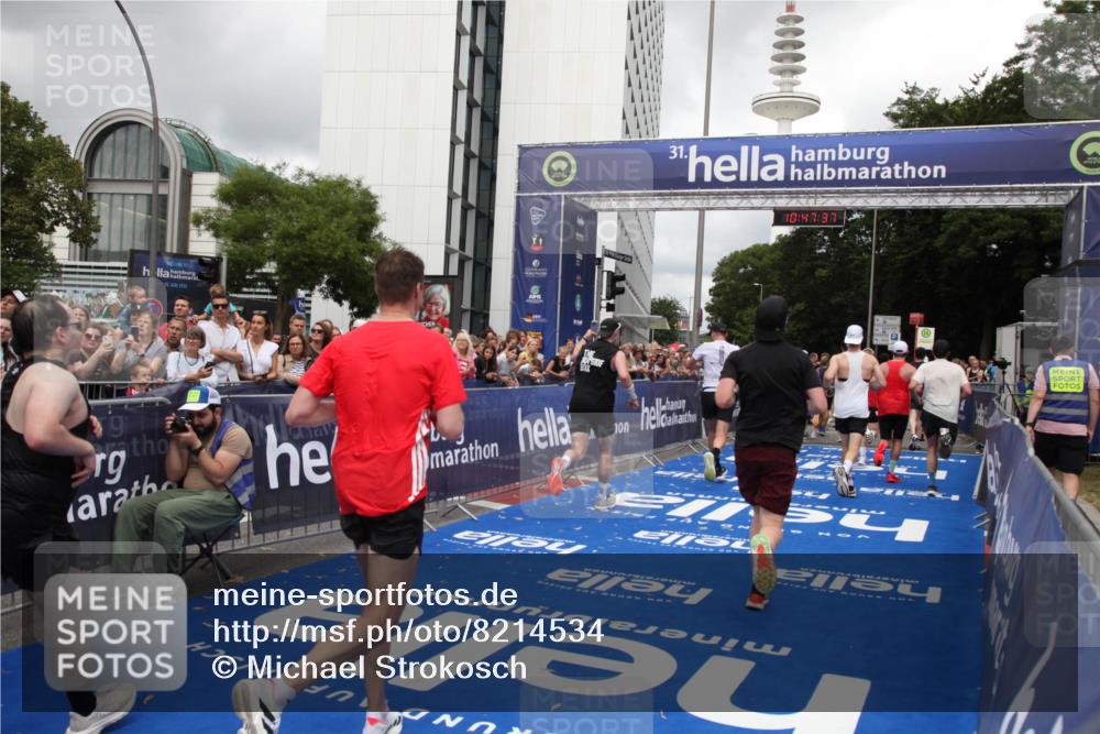 29.06.2025 - hella hamburg halbmarathon Michael Strokosch http://msf.ph/oto/8214534 29.06.2025 10:47:36 Ziel 1012, 1070, 1320, 1592, 1696, 2284, 2839, 2869, 2953, 3304, 5532, 5889, 6009, 8023, 8234, 8852, 8927, 9305, 10969, 11021, 12870, 13223, 13303, 14619, 15451, 15479, 15923, 17846, 17905, 18104, 18758, 19181 meine-sportfotos.de