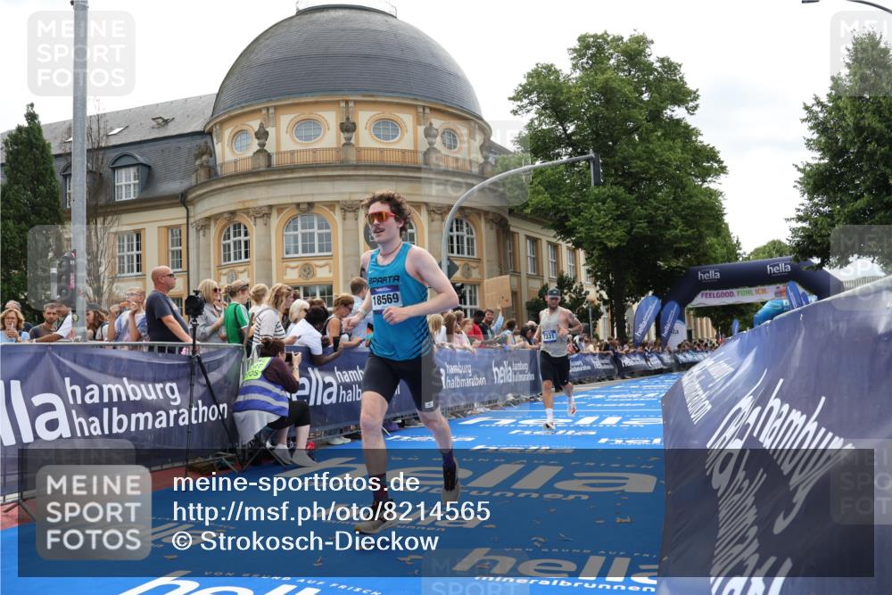 29.06.2025 - hella hamburg halbmarathon Strokosch-Dieckow http://msf.ph/oto/8214565 29.06.2025 10:24:14 Ziel 5612, 6816, 7331, 9269, 17614, 18569, 18695, 19041 meine-sportfotos.de