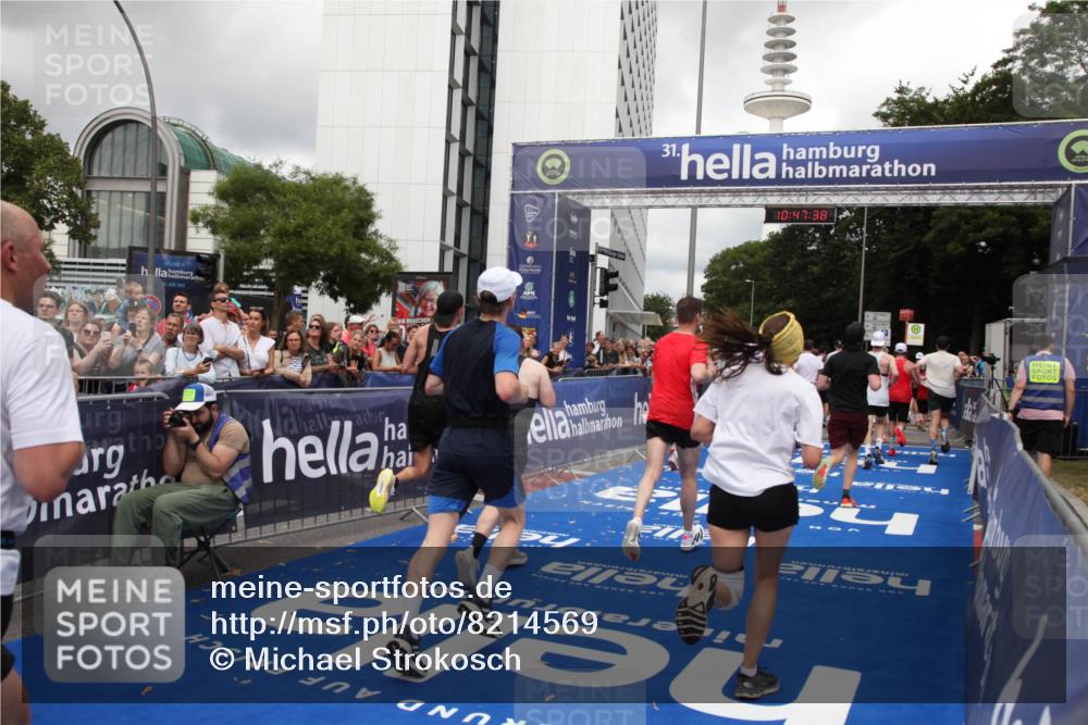 29.06.2025 - hella hamburg halbmarathon Michael Strokosch http://msf.ph/oto/8214569 29.06.2025 10:47:37 Ziel 1070, 1320, 1592, 1696, 2284, 2953, 3304, 5532, 5889, 6009, 8023, 8234, 8852, 8927, 10969, 11021, 12870, 13223, 13303, 14618, 14619, 15451, 15479, 17846, 17905, 18104, 18970, 19181 meine-sportfotos.de