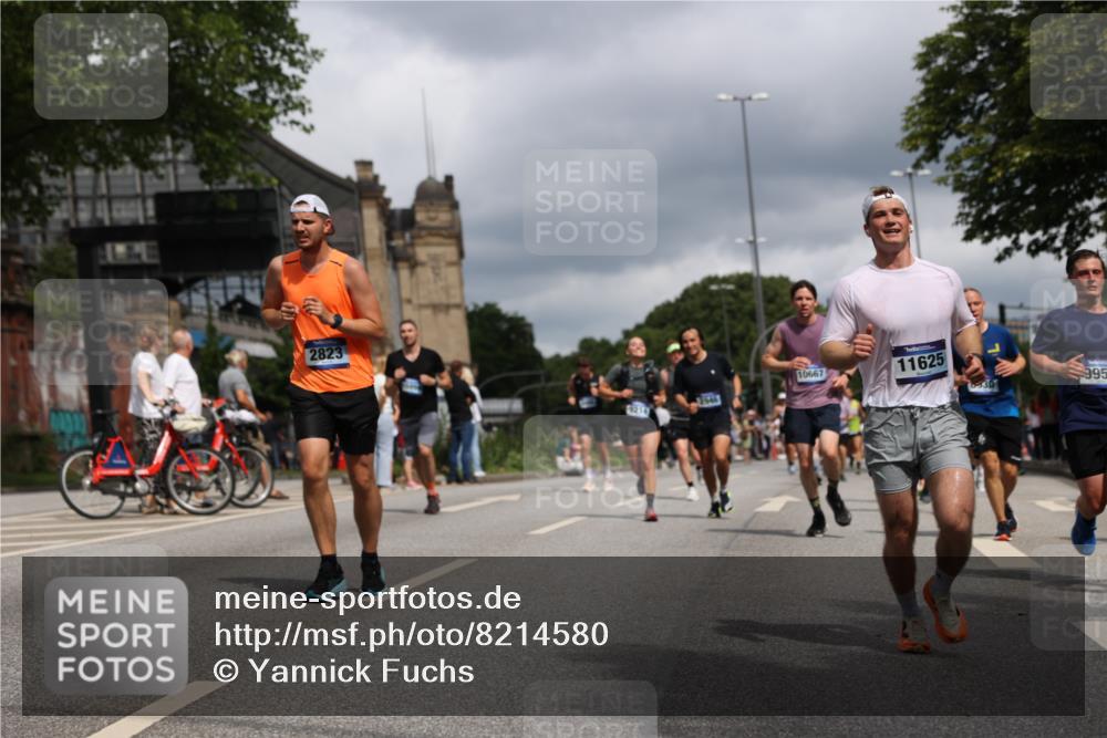 29.06.2025 - hella hamburg halbmarathon Yannick Fuchs http://msf.ph/oto/8214580 29.06.2025 10:45:32 20KM 1335, 2636, 2718, 2823, 2946, 4033, 4297, 4404, 4839, 4967, 5087, 5336, 5600, 5820, 6776, 7224, 7786, 7943, 8413, 8508, 8856, 8930, 8989, 9074, 9214, 9476, 9656, 9739, 9793, 9869, 9959, 10057, 10508, 10667, 10691, 10868, 11124, 11625, 12450, 13073, 13403, 13707, 13726, 13799, 14012, 14248, 14458, 14865, 14994, 15426, 15480, 15496, 15643, 15871, 15899, 16666, 16907, 17131, 17530, 17682, 17962, 17978, 18019, 18820, 19020, 19053 meine-sportfotos.de