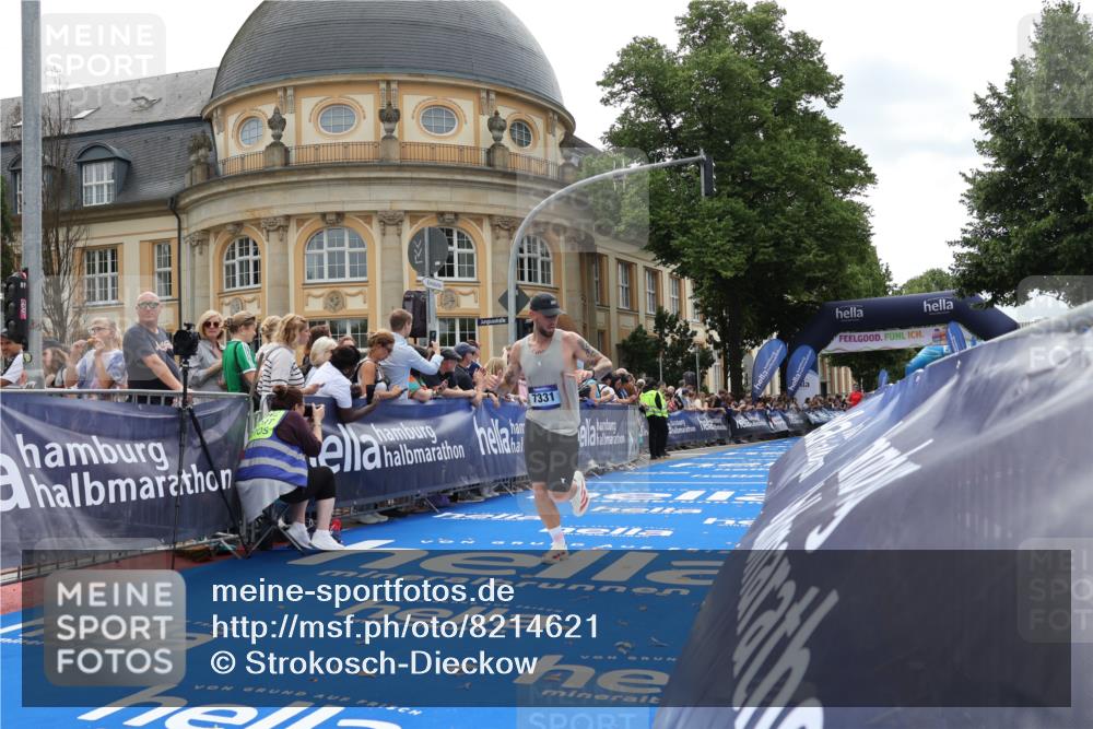 29.06.2025 - hella hamburg halbmarathon Strokosch-Dieckow http://msf.ph/oto/8214621 29.06.2025 10:24:15 Ziel 5612, 6816, 7331, 18569, 18695 meine-sportfotos.de