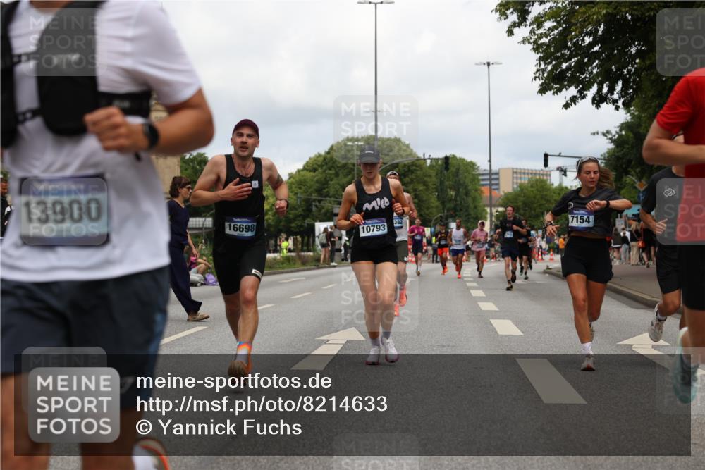 29.06.2025 - hella hamburg halbmarathon Yannick Fuchs http://msf.ph/oto/8214633 29.06.2025 10:32:39 20KM 1042, 1615, 1688, 3480, 3530, 7152, 7154, 7229, 7743, 8002, 8571, 9171, 9643, 9944, 10793, 10922, 11952, 13595, 13900, 14274, 14992, 15303, 15382, 15888, 16698, 17726, 18193, 18276, 18277, 18529, 18584, 18723 meine-sportfotos.de