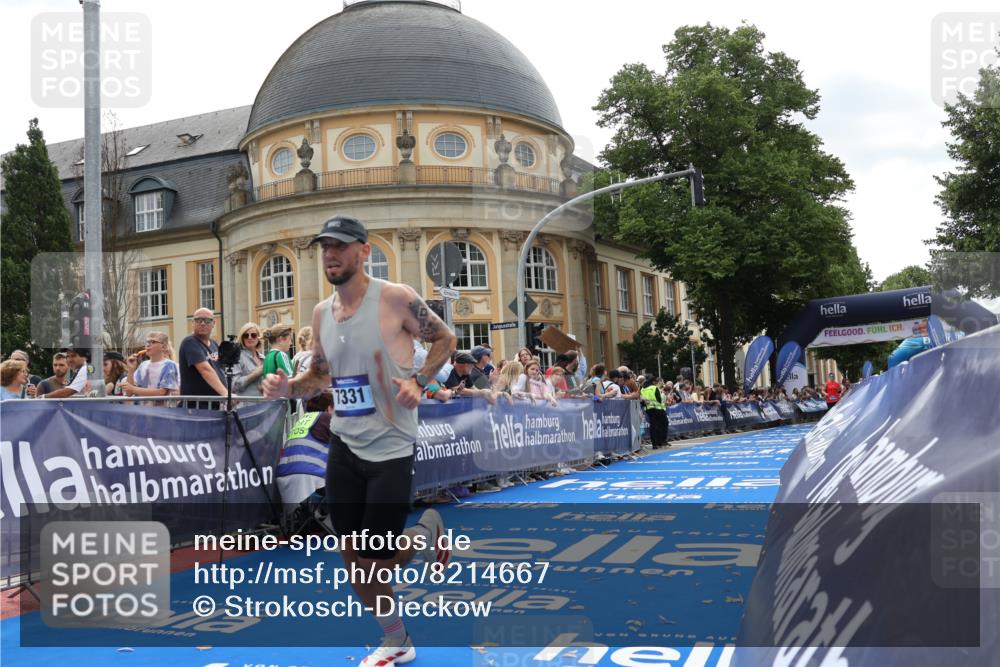 29.06.2025 - hella hamburg halbmarathon Strokosch-Dieckow http://msf.ph/oto/8214667 29.06.2025 10:24:16 Ziel 5612, 6816, 7331, 18569, 18695 meine-sportfotos.de