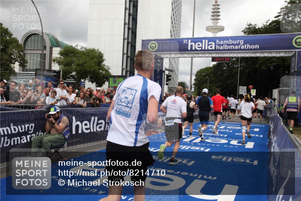 29.06.2025 - hella hamburg halbmarathon Michael Strokosch http://msf.ph/oto/8214710 29.06.2025 10:47:38 Ziel 1070, 1320, 1592, 1696, 2284, 2953, 3304, 5889, 6009, 8023, 8234, 8852, 8927, 10969, 11021, 12870, 13223, 13303, 14618, 14619, 15451, 15479, 17846, 17905, 18104, 18970, 19181 meine-sportfotos.de
