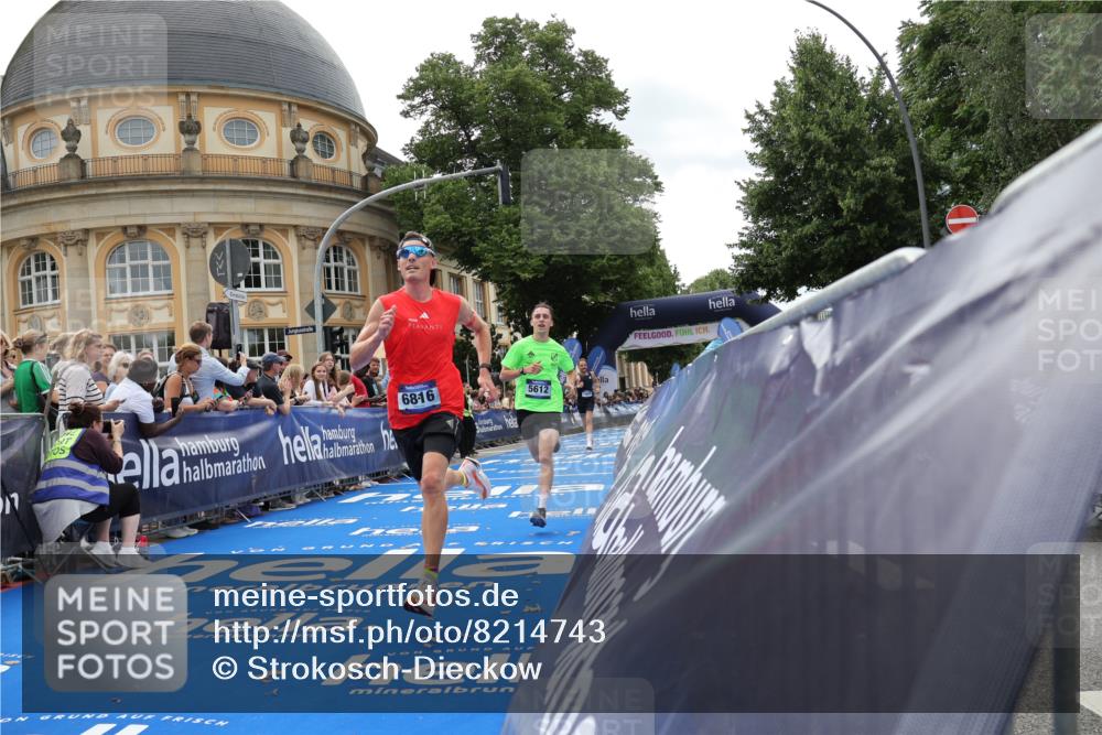 29.06.2025 - hella hamburg halbmarathon Strokosch-Dieckow http://msf.ph/oto/8214743 29.06.2025 10:24:20 Ziel 5612, 6816, 18695 meine-sportfotos.de