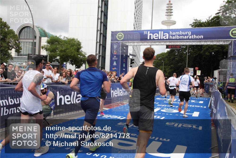 29.06.2025 - hella hamburg halbmarathon Michael Strokosch http://msf.ph/oto/8214778 29.06.2025 10:47:39 Ziel 1070, 1320, 1592, 1696, 2284, 2953, 5889, 6009, 8023, 8234, 8927, 10969, 11021, 12870, 13223, 13303, 14618, 14619, 15451, 15479, 17905, 18104, 18970, 19181 meine-sportfotos.de