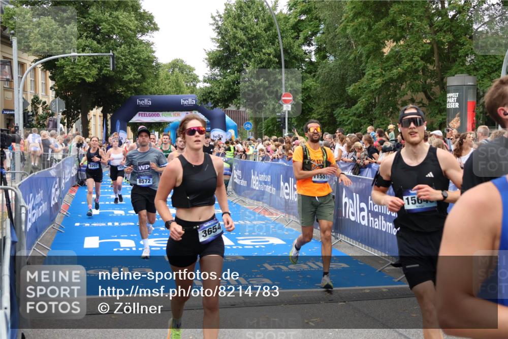 29.06.2025 - hella hamburg halbmarathon Zöllner http://msf.ph/oto/8214783 29.06.2025 10:51:02 Ziel 1630, 2207, 3654, 7369, 8117, 8572, 10215, 11551, 12778, 13008, 13687, 14125, 15362, 15643, 16285, 17221, 18066, 18350 meine-sportfotos.de