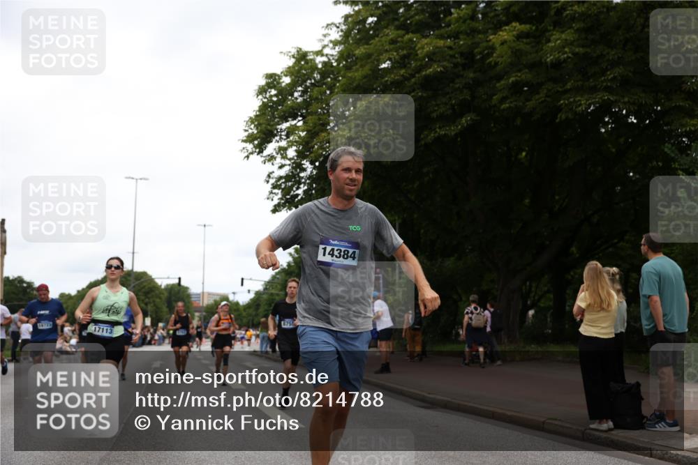 29.06.2025 - hella hamburg halbmarathon Yannick Fuchs http://msf.ph/oto/8214788 29.06.2025 11:03:30 20KM 2852, 5762, 7741, 8217, 8755, 9663, 9781, 10709, 11025, 11271, 11873, 12521, 12912, 14384, 14404, 15012, 15307, 16723, 16824, 16826, 17113, 17128, 17708, 17746, 17988, 18042, 18910 meine-sportfotos.de