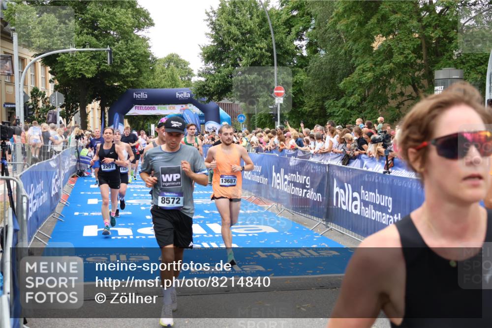 29.06.2025 - hella hamburg halbmarathon Zöllner http://msf.ph/oto/8214840 29.06.2025 10:51:04 Ziel 1630, 2207, 4077, 7369, 8117, 8261, 8572, 8704, 10215, 10508, 10603, 12778, 13008, 13687, 14125, 15362, 16285, 17221, 18066, 18350 meine-sportfotos.de