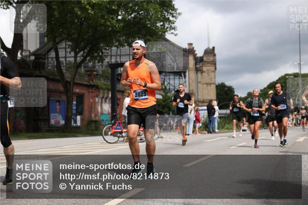 29.06.2025 - hella hamburg halbmarathon Yannick Fuchs http://msf.ph/oto/8214873 29.06.2025 10:45:33 20KM 1335, 2636, 2718, 2823, 2946, 4033, 4297, 4404, 4839, 4967, 5087, 5336, 5600, 5820, 6776, 7224, 7786, 7943, 8413, 8856, 8930, 8989, 9074, 9214, 9476, 9656, 9739, 9793, 9869, 9959, 10057, 10508, 10667, 10691, 10868, 11124, 11625, 12224, 12450, 13403, 13707, 13726, 13799, 14012, 14248, 14458, 14865, 14994, 15426, 15496, 15643, 15899, 16666, 16907, 17131, 17530, 17682, 17962, 17978, 18019, 18820, 19020, 19053 meine-sportfotos.de