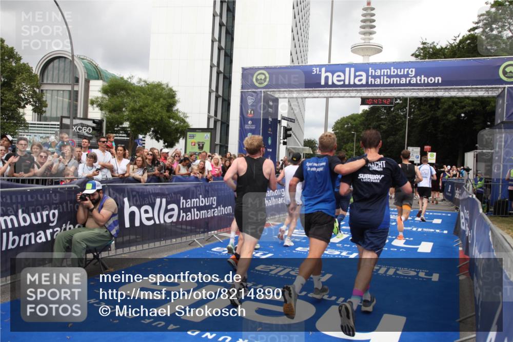 29.06.2025 - hella hamburg halbmarathon Michael Strokosch http://msf.ph/oto/8214890 29.06.2025 10:47:41 Ziel 1070, 1320, 1696, 2284, 2708, 5889, 6009, 7962, 8023, 8234, 8927, 10969, 10988, 13223, 13303, 13948, 14618, 14619, 15451, 15479, 16205, 18104, 18970, 19181 meine-sportfotos.de